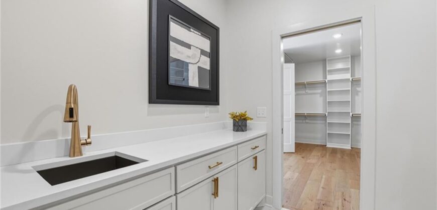 9815 Ambrosia Lane, Parkville, MO 64152