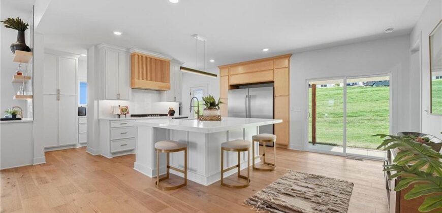 9815 Ambrosia Lane, Parkville, MO 64152