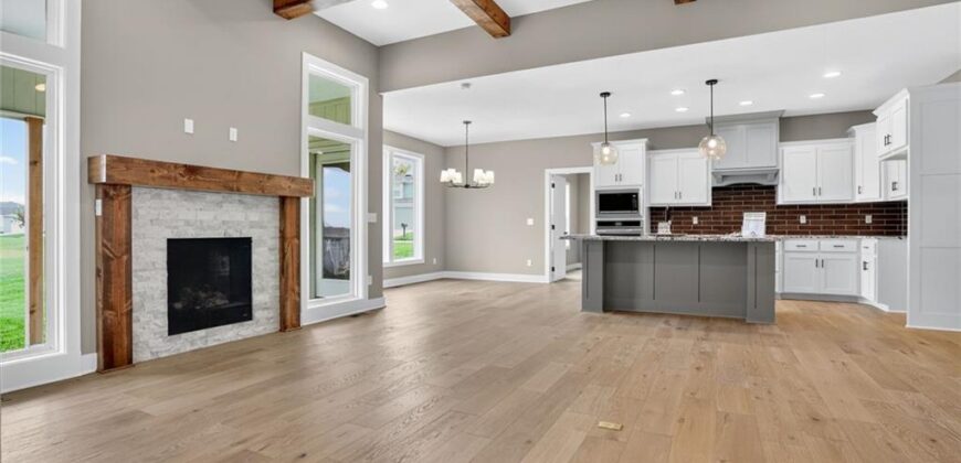 13670 NW 71st Street, Parkville, MO 64152