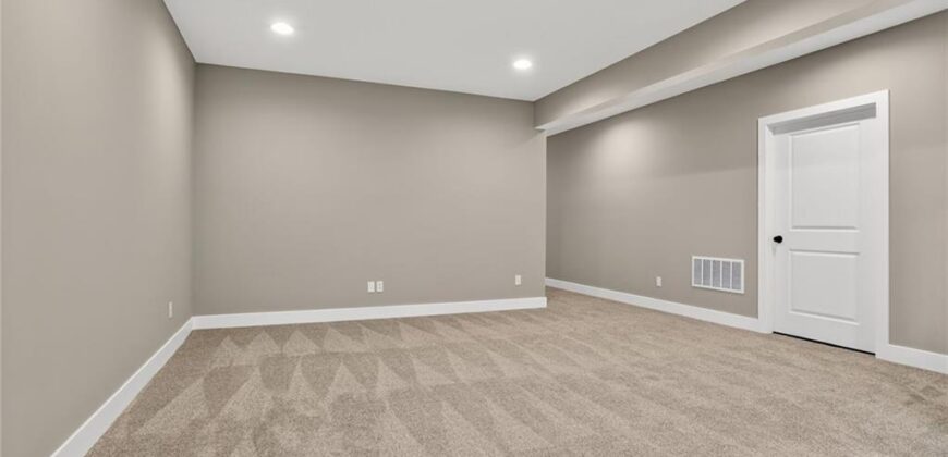 13670 NW 71st Street, Parkville, MO 64152
