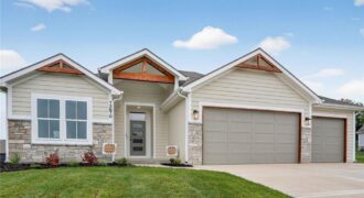 13670 NW 71st Street, Parkville, MO 64152