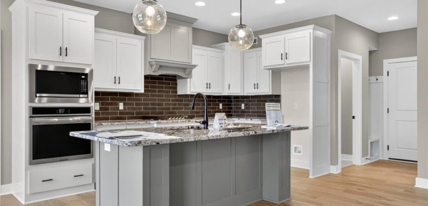 13670 NW 71st Street, Parkville, MO 64152
