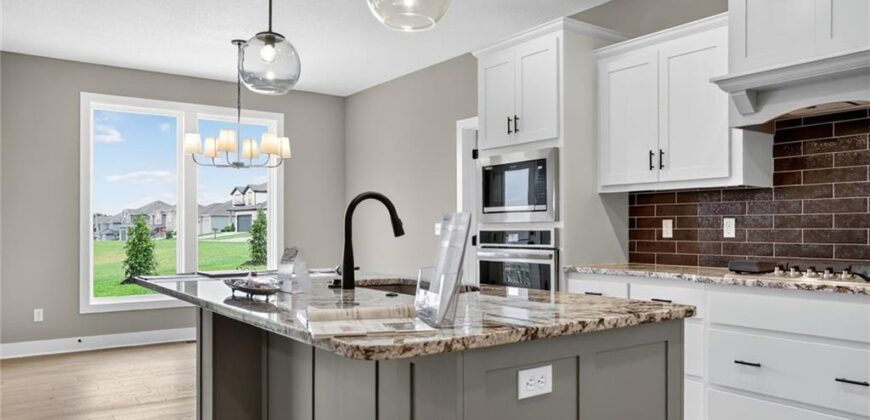 13670 NW 71st Street, Parkville, MO 64152