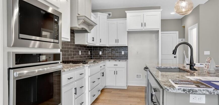13670 NW 71st Street, Parkville, MO 64152