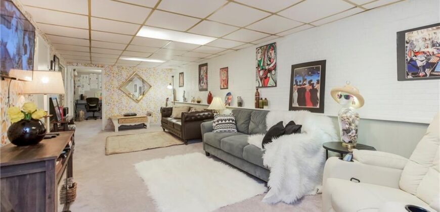 5521 N Wayne Avenue, Kansas City, MO 64118