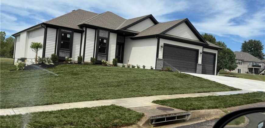 504 Blackhawke Drive, Smithville, MO 64089