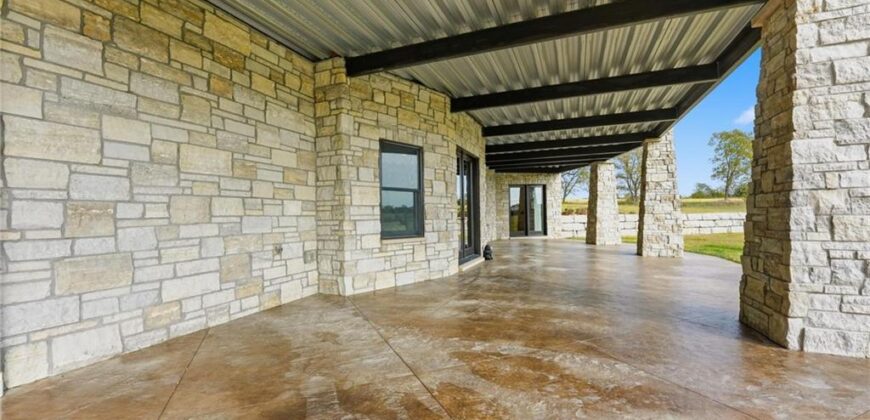 10807 NW Tiffany Springs Road, Kansas City, MO 64153