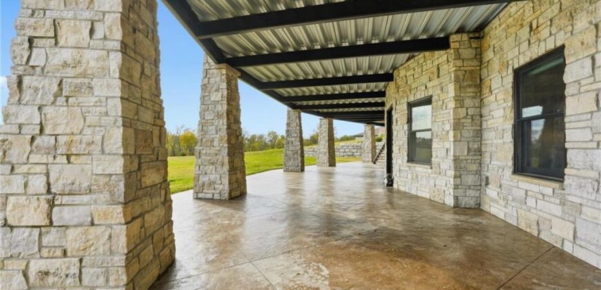 10807 NW Tiffany Springs Road, Kansas City, MO 64153