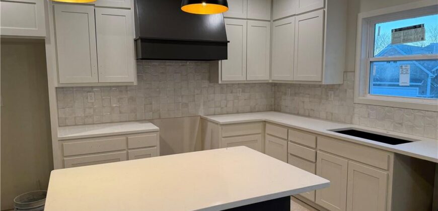 2021 Riverstone Drive, Excelsior Springs, MO 64024
