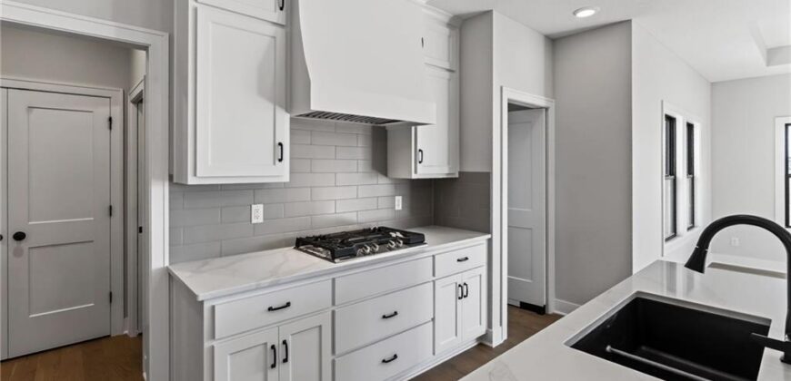 7616 N Booth Avenue, Kansas City, MO 64158