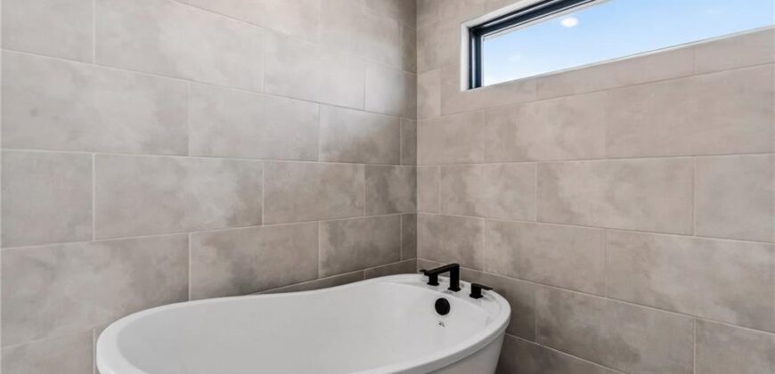 7616 N Booth Avenue, Kansas City, MO 64158