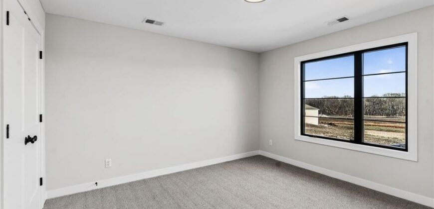 7616 N Booth Avenue, Kansas City, MO 64158