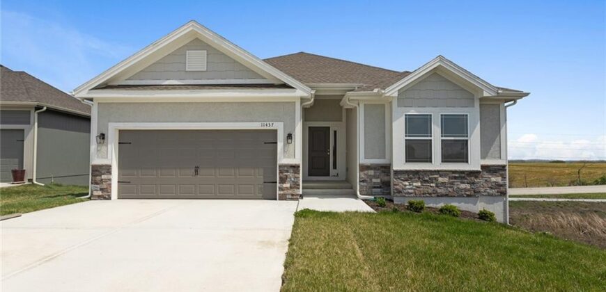 11437 N Auburndale Circle, Kansas City, MO 64157