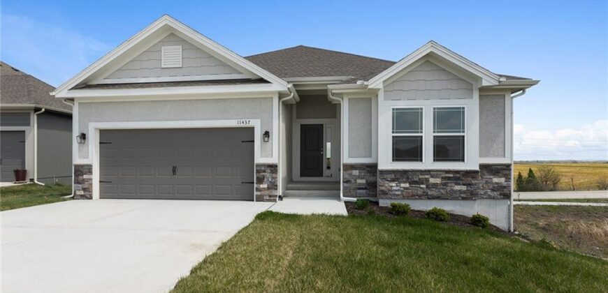 11437 N Auburndale Circle, Kansas City, MO 64157