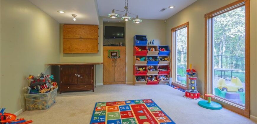 9001 N MANNING Avenue, Kansas City, MO 64157