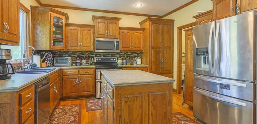 9001 N MANNING Avenue, Kansas City, MO 64157