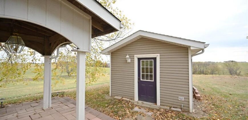 22745 S king Road, Weston, MO 64098