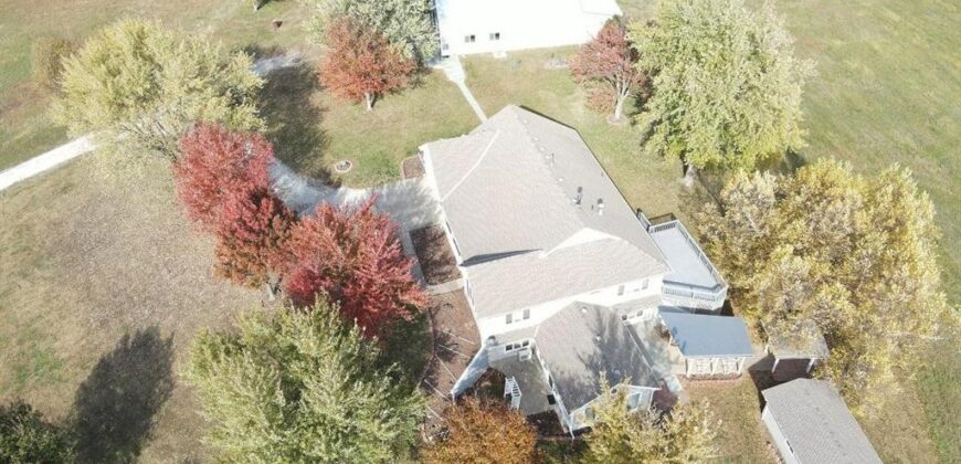 22745 S king Road, Weston, MO 64098