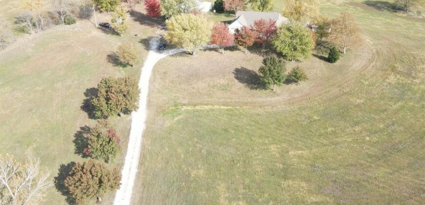 22745 S king Road, Weston, MO 64098