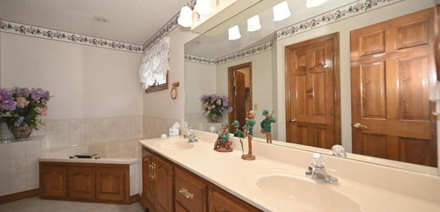22745 S king Road, Weston, MO 64098