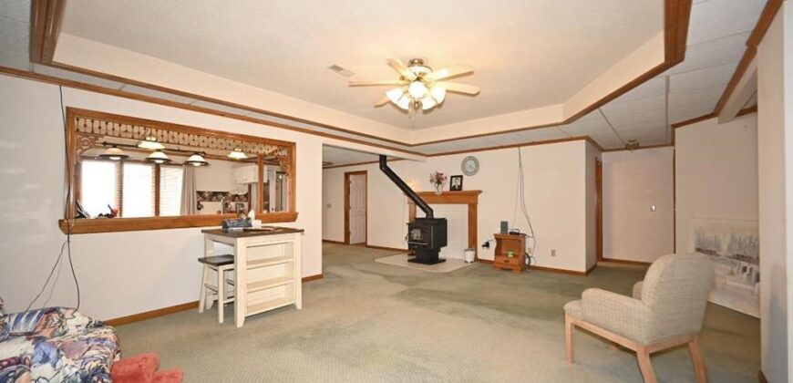 22745 S king Road, Weston, MO 64098