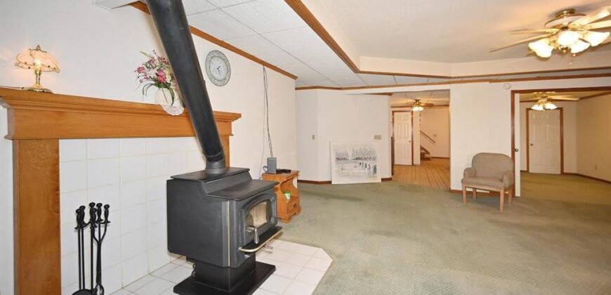 22745 S king Road, Weston, MO 64098