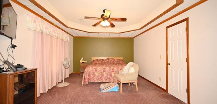 22745 S king Road, Weston, MO 64098