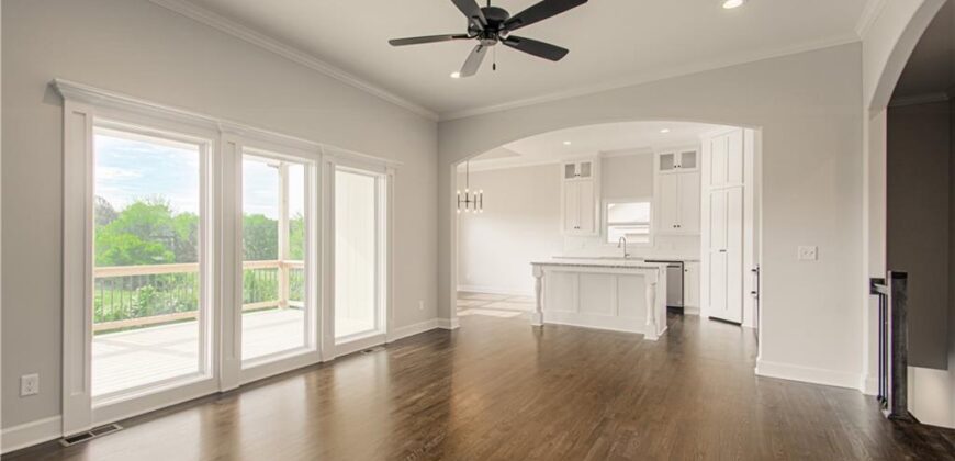 9810 N Laurel Avenue, Kansas City, MO 64157