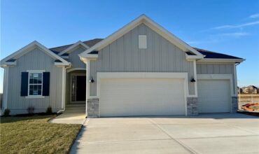9810 N Laurel Avenue, Kansas City, MO 64157