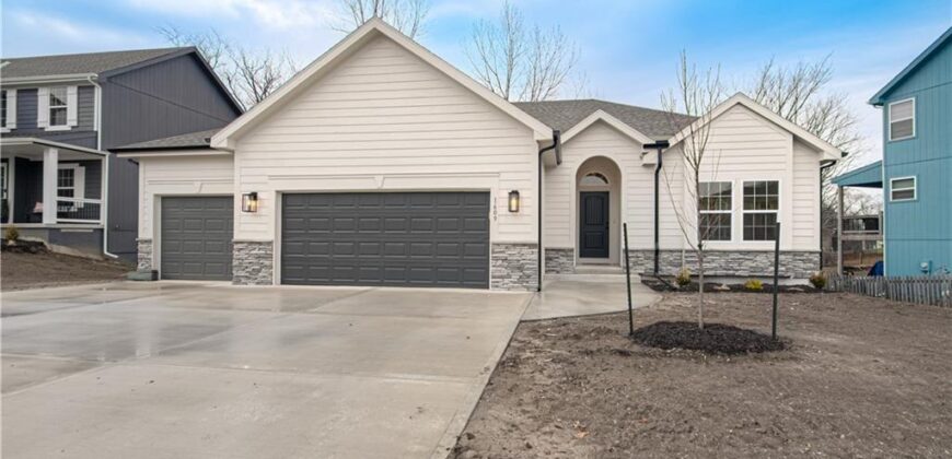 623 E 13th Street, Kearney, MO 64060