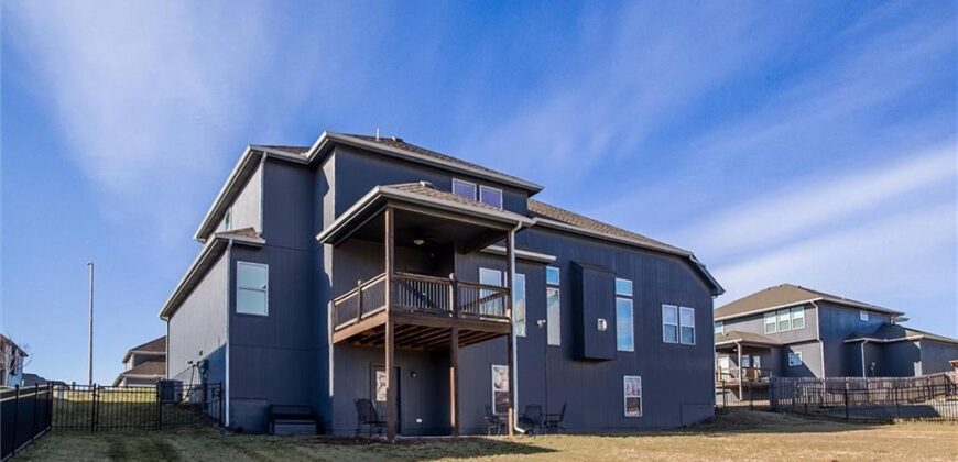 10423 N Chelsea Avenue, Kansas City, MO 64156