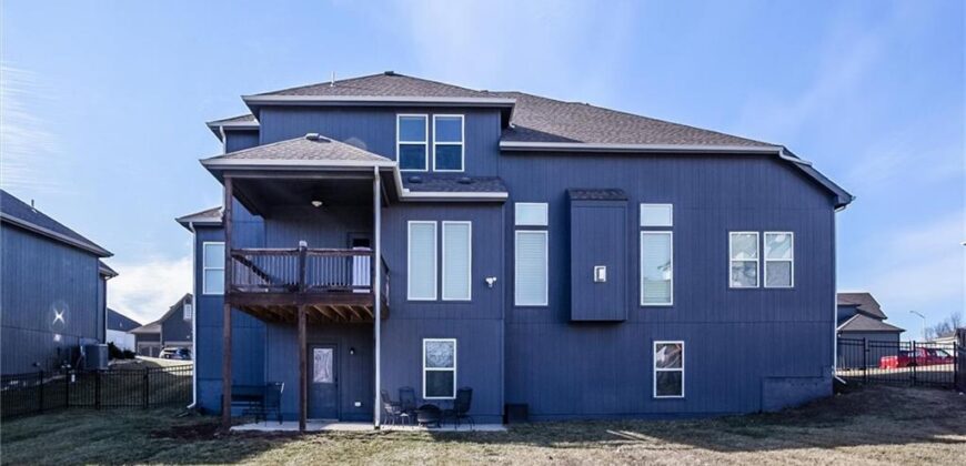 10423 N Chelsea Avenue, Kansas City, MO 64156