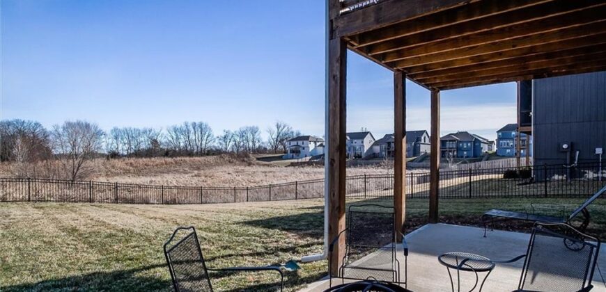 10423 N Chelsea Avenue, Kansas City, MO 64156