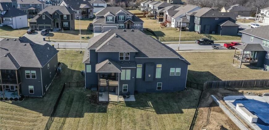 10423 N Chelsea Avenue, Kansas City, MO 64156