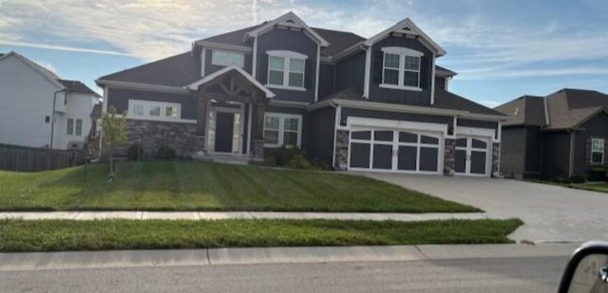 10423 N Chelsea Avenue, Kansas City, MO 64156