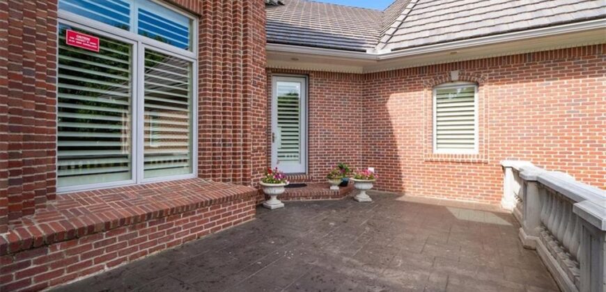 6006 West Shore Court, Parkville, MO 64152