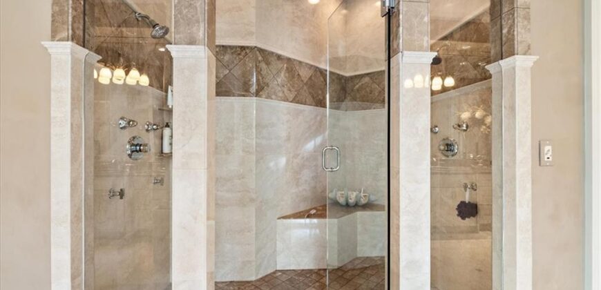 6006 West Shore Court, Parkville, MO 64152