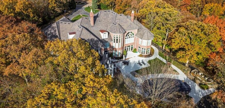 6006 West Shore Court, Parkville, MO 64152