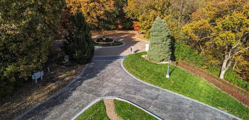 6006 West Shore Court, Parkville, MO 64152