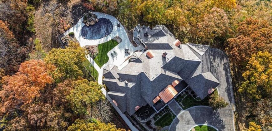 6006 West Shore Court, Parkville, MO 64152