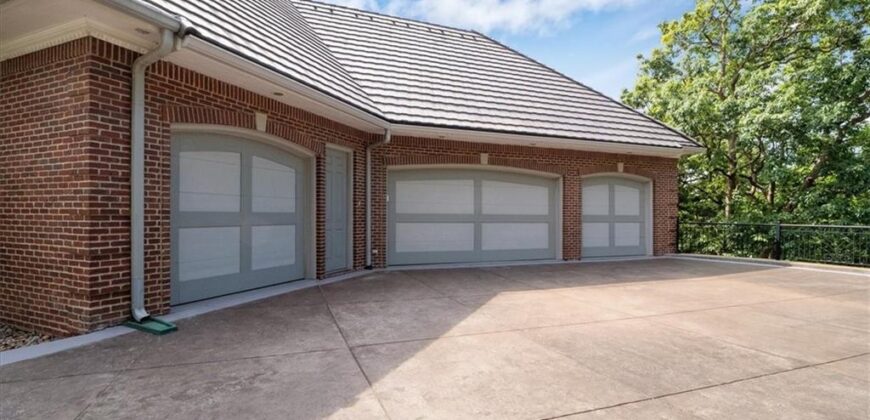 6006 West Shore Court, Parkville, MO 64152