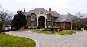 6006 West Shore Court, Parkville, MO 64152