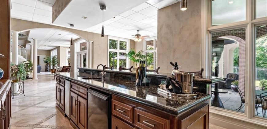 6006 West Shore Court, Parkville, MO 64152