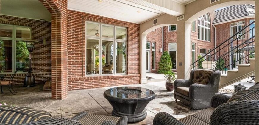 6006 West Shore Court, Parkville, MO 64152