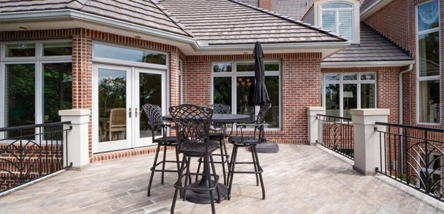 6006 West Shore Court, Parkville, MO 64152