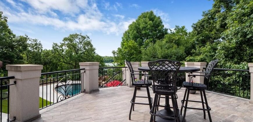 6006 West Shore Court, Parkville, MO 64152
