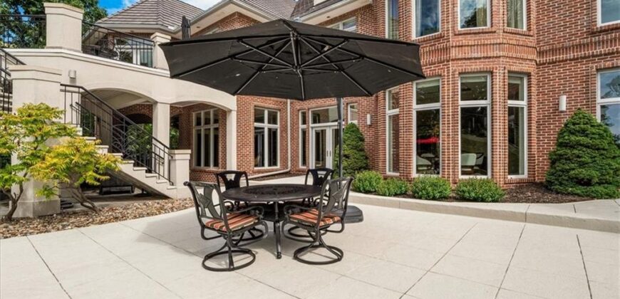 6006 West Shore Court, Parkville, MO 64152