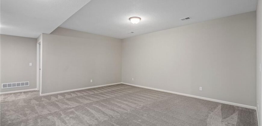 10216 N Winchester Avenue, Kansas City, MO 64156