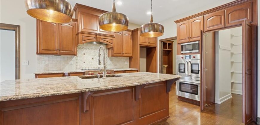 6205 NW Saddle Club Court, Other, MO 64152