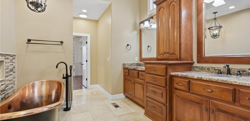 6205 NW Saddle Club Court, Other, MO 64152